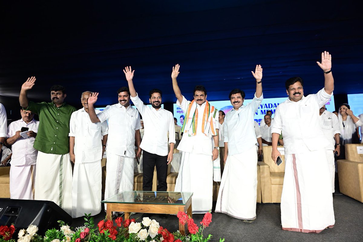 revanth_anumula's tweet photo. Shri Aryadan Muhammed dedicated his life to the values of freedom, democracy, secularism and the Constitution. It was an honour to receive the prestigious Aryadan Muhammed Award in Kerala today. The best tribute to his legacy is to continue the fight to protect these values.

Let us all stand together to protect the India we believe in..

#AryadanMuhammed #India #Kerala