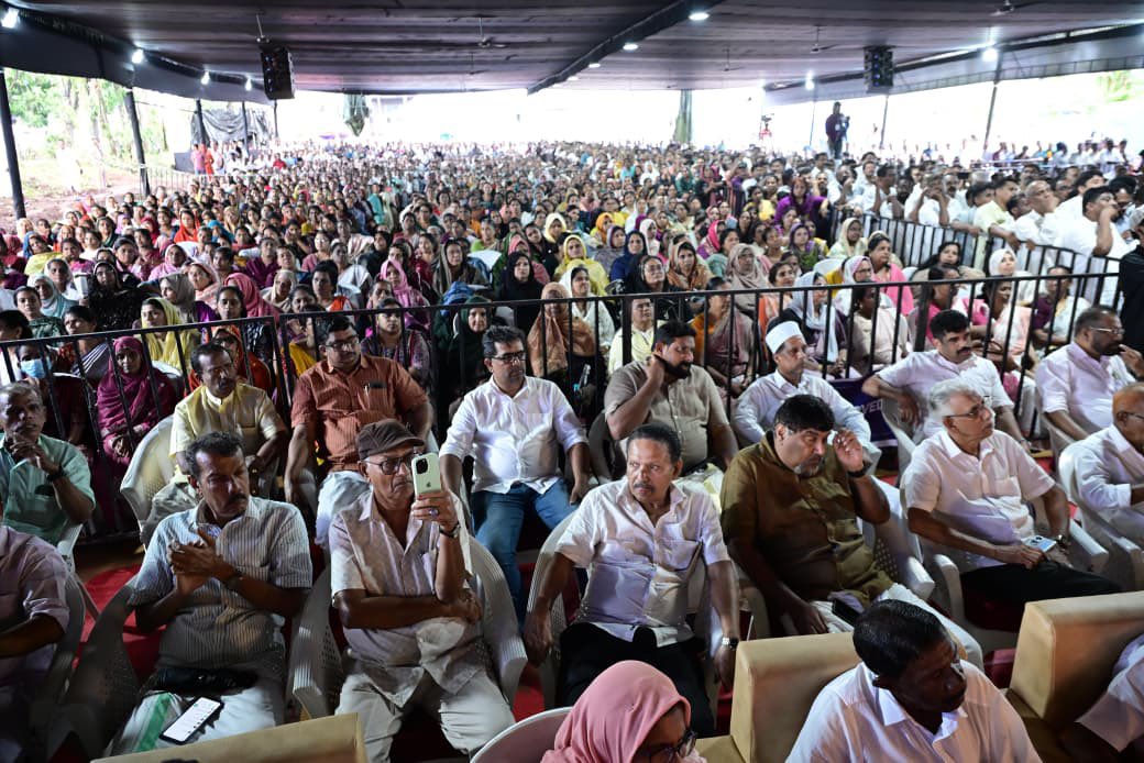 revanth_anumula's tweet photo. Shri Aryadan Muhammed dedicated his life to the values of freedom, democracy, secularism and the Constitution. It was an honour to receive the prestigious Aryadan Muhammed Award in Kerala today. The best tribute to his legacy is to continue the fight to protect these values.

Let us all stand together to protect the India we believe in..

#AryadanMuhammed #India #Kerala