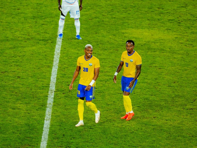 rbarwanda's tweet photo. Abavandimwe bavukana Leroy-Jacques Mickels na Joy-Lance Mickels, bishimiye gutsinda ibitego mu Ikipe y'Igihugu 'Amavubi'.

Umwe yatsinze icya Kabiri undi atsinda icya Gatatu. 

57' Amavubi 3-1 Liberia. #RBASports #AFCON2027 https://t.co/acHDvhqMWQ