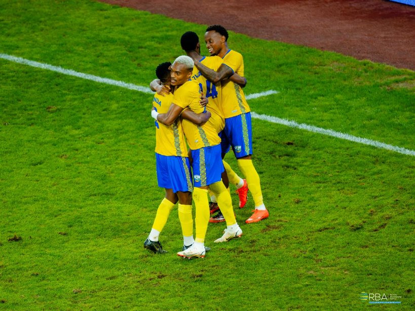 rbarwanda's tweet photo. Abavandimwe bavukana Leroy-Jacques Mickels na Joy-Lance Mickels, bishimiye gutsinda ibitego mu Ikipe y'Igihugu 'Amavubi'.

Umwe yatsinze icya Kabiri undi atsinda icya Gatatu. 

57' Amavubi 3-1 Liberia. #RBASports #AFCON2027 https://t.co/acHDvhqMWQ