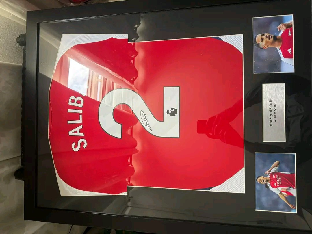 NChrisColley's tweet photo. Looking to sell this lovely piece if anyone is interested drop me a message and we can go from there 
100% authentic https://t.co/OEGIwluX4F