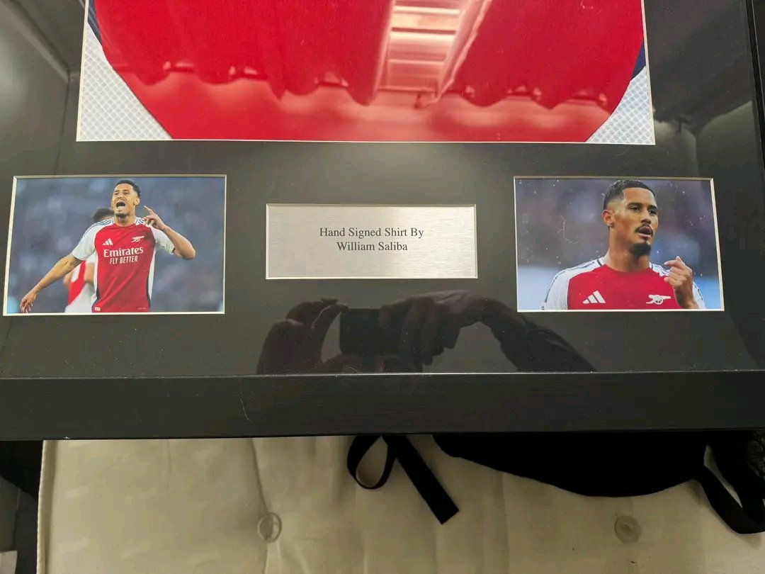 NChrisColley's tweet photo. Looking to sell this lovely piece if anyone is interested drop me a message and we can go from there 
100% authentic https://t.co/OEGIwluX4F