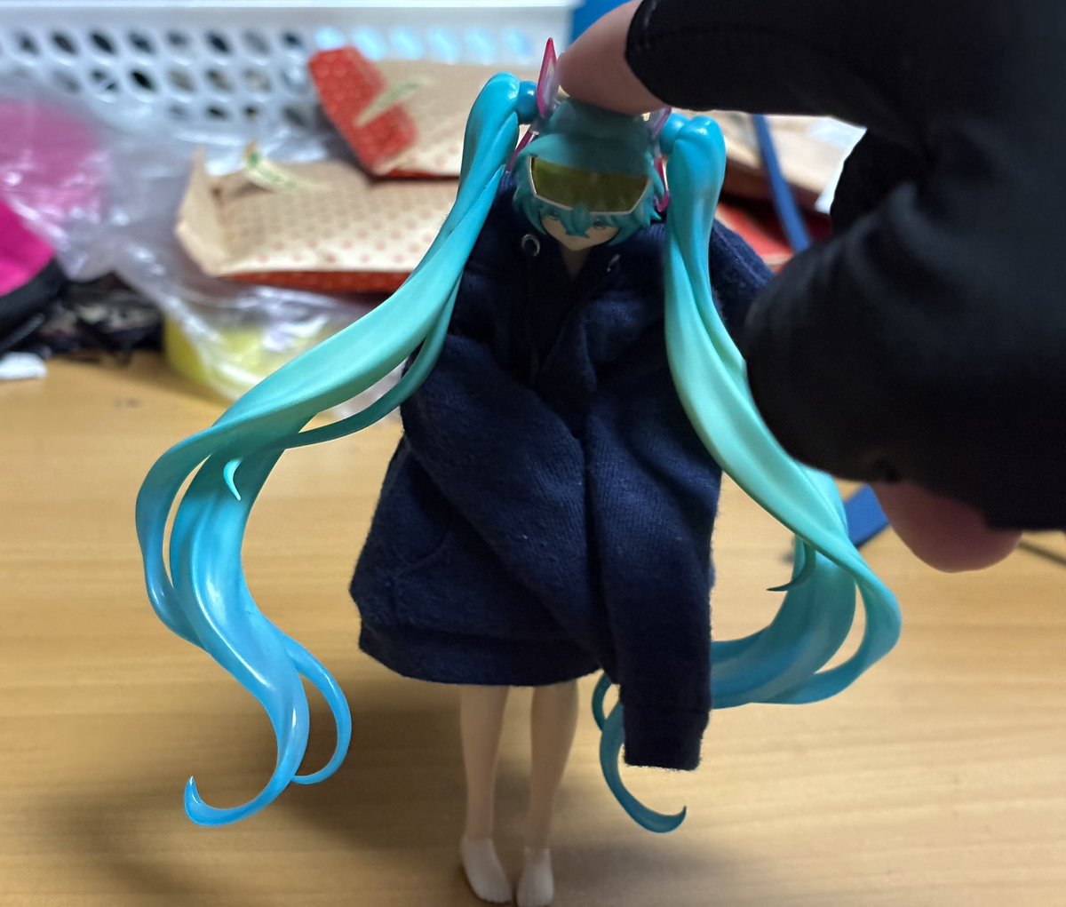 Hatsune01_love's tweet photo. トゥちゃんの照れ集
理由↓
①みんなからの「かわいい!」
②撫でられ
③あーん
④ド直球に「好き」って言う
#figmaster https://t.co/0VqIDJxvg0