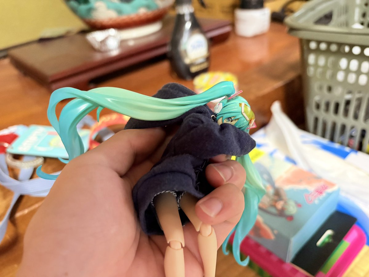 Hatsune01_love's tweet photo. トゥちゃんの照れ集
理由↓
①みんなからの「かわいい!」
②撫でられ
③あーん
④ド直球に「好き」って言う
#figmaster https://t.co/0VqIDJxvg0