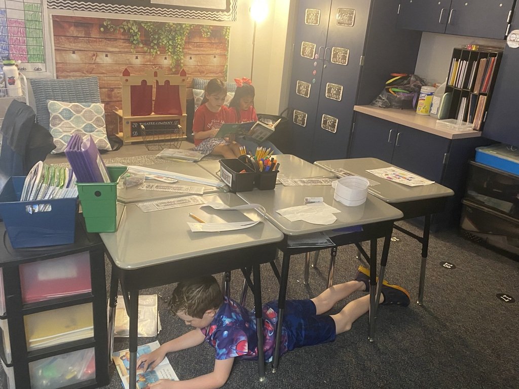 hoodcase97's tweet photo. We stopped, we dropped, we read as we celebrated Dolly Day and HEB's Read-In! #Read3ReadIn #HEB https://t.co/GO4SXLT2RB
