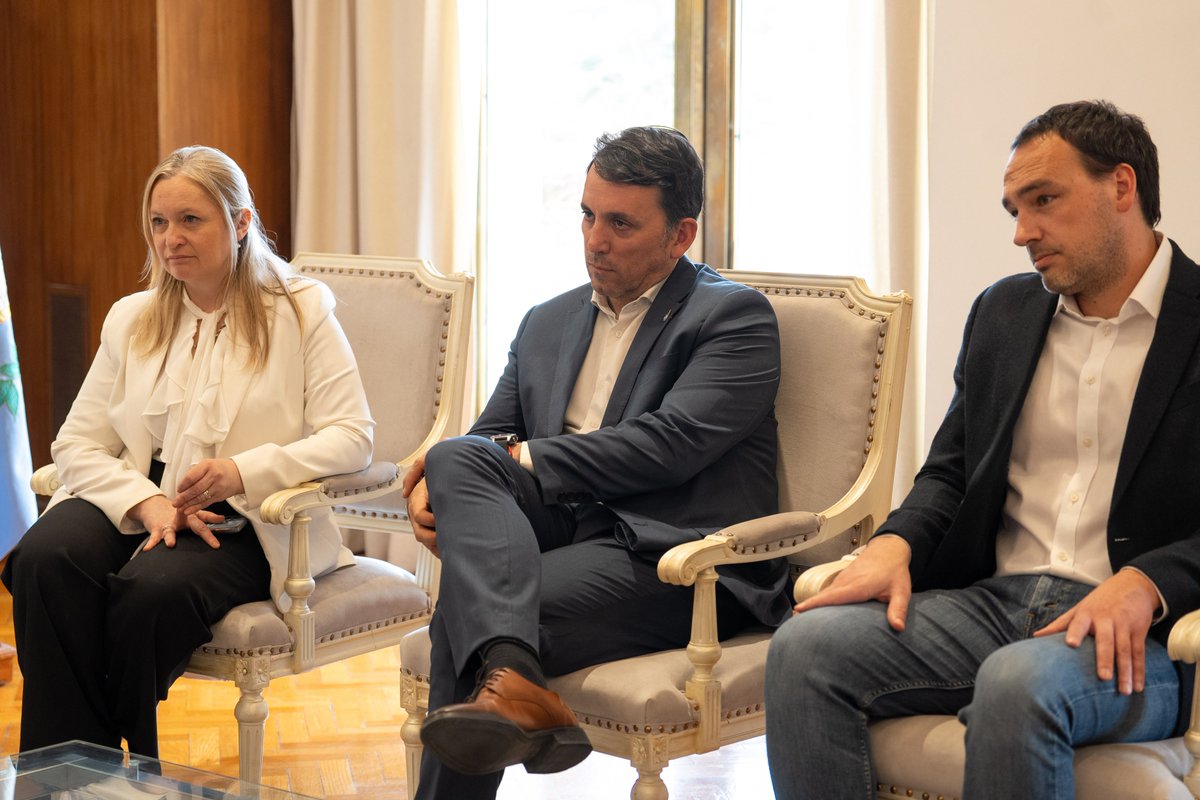 RodoMontero83's tweet photo. Firmamos con UNICEF un Memorándum de Entendimiento que nos permite profundizar una línea de trabajo que Mendoza ya viene desarrollando. No inaugura una agenda nueva, sino que consolida y escala políticas públicas que ya están en marcha. 🧵 https://t.co/eXDP0KlxlI