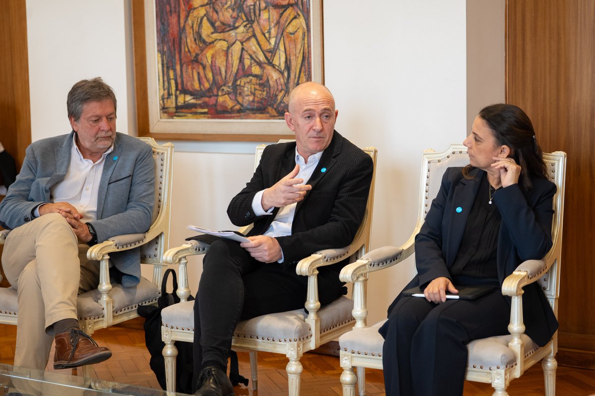 RodoMontero83's tweet photo. Firmamos con UNICEF un Memorándum de Entendimiento que nos permite profundizar una línea de trabajo que Mendoza ya viene desarrollando. No inaugura una agenda nueva, sino que consolida y escala políticas públicas que ya están en marcha. 🧵 https://t.co/eXDP0KlxlI