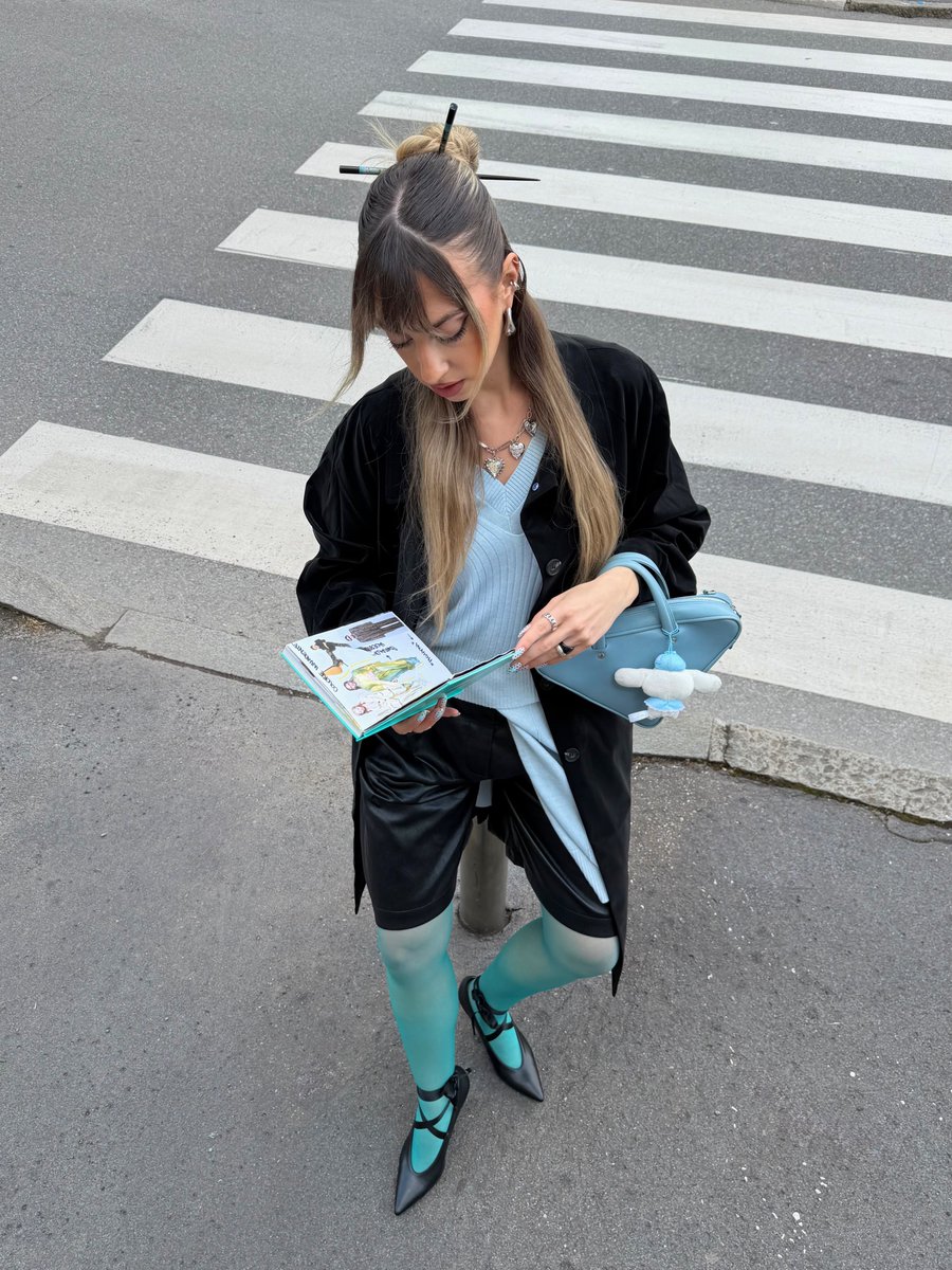 LishaSadhrcp's tweet photo. Soft baby-blue energy. Full fit by @lumi_ease, tights by @calzitaly, and shoes by @shoessante. https://t.co/7gyuMPqBG0