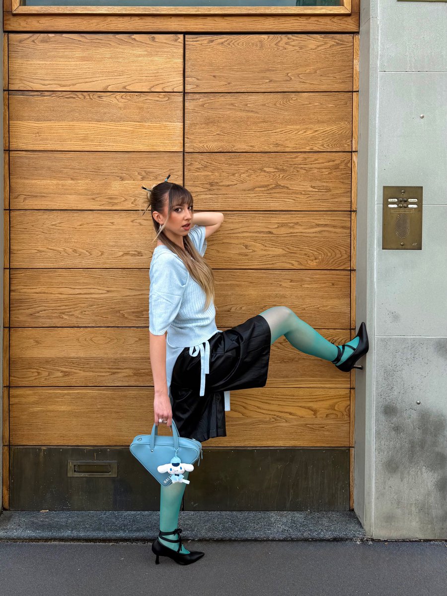 LishaSadhrcp's tweet photo. Soft baby-blue energy. Full fit by @lumi_ease, tights by @calzitaly, and shoes by @shoessante. https://t.co/7gyuMPqBG0