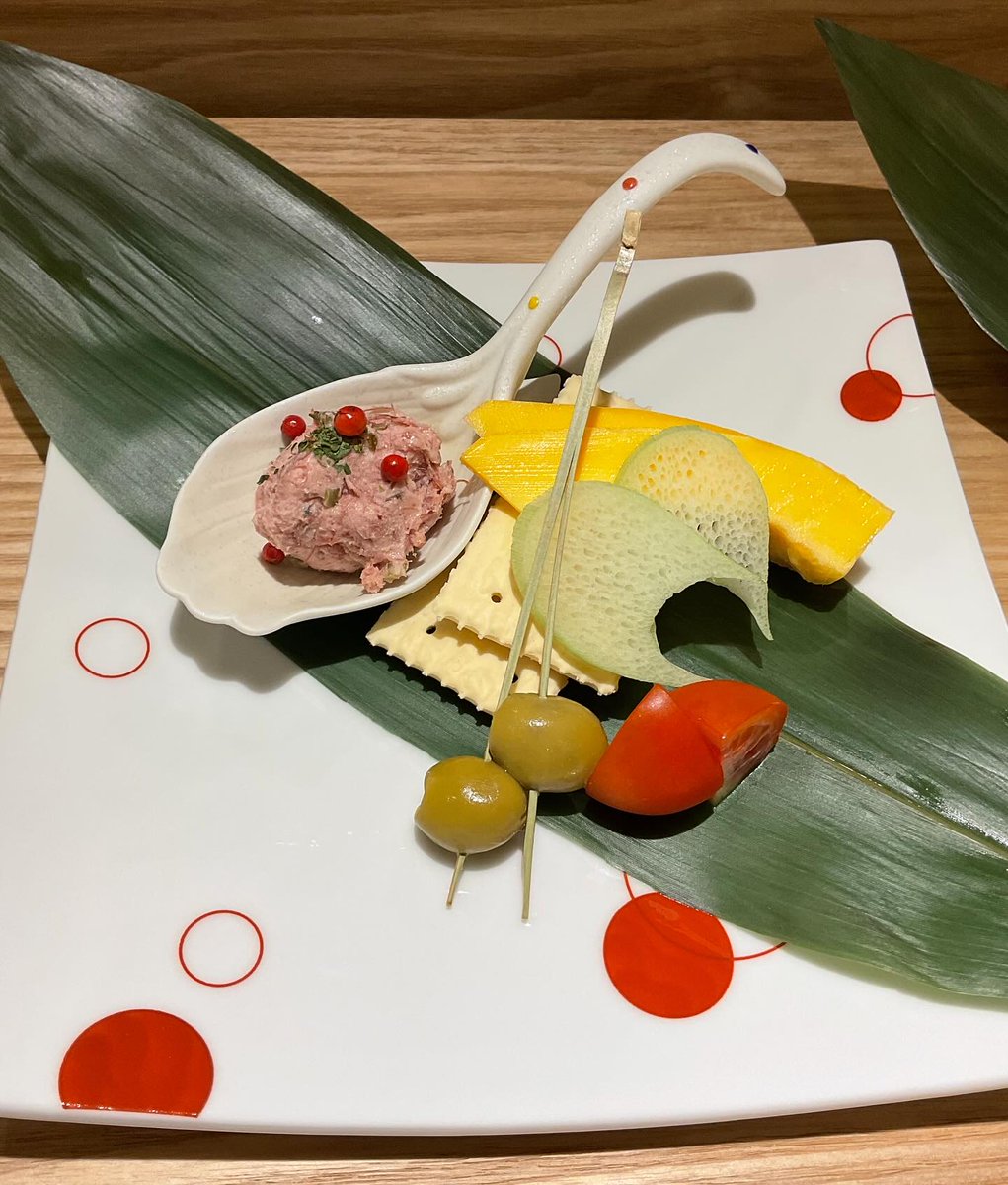 AssuntaTolxwj's tweet photo. 2026年7月「翔コース」

先付：滝川豆腐
向付：天然鱧
炊き合わせ：鴨ロース、翡翠茄子、才巻海老
酒菜：旬野菜とコンビーフのリエット https://t.co/JdXddi9SBE