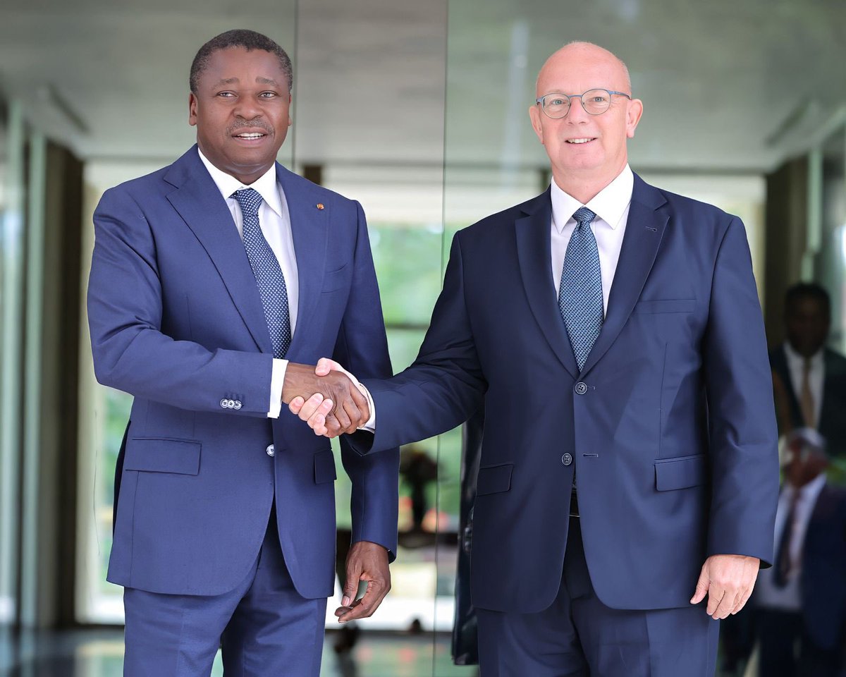 presidencecstg's tweet photo. Le Président du Conseil, @FEGnassingbe, s’est entretenu, ce vendredi 25 septembre 2026, avec l’ambassadeur de Hongrie au Togo, Tamás Fehér Endre.

Au cours de cette rencontre, le diplomate hongrois a salué l’excellence des relations entre Budapest et Lomé et exprimé la volonté de son pays d’accélérer la mise en œuvre des projets d’intérêt commun, notamment dans les secteurs de l’eau et de l’assainissement.

https://t.co/UfgJhPLuFq