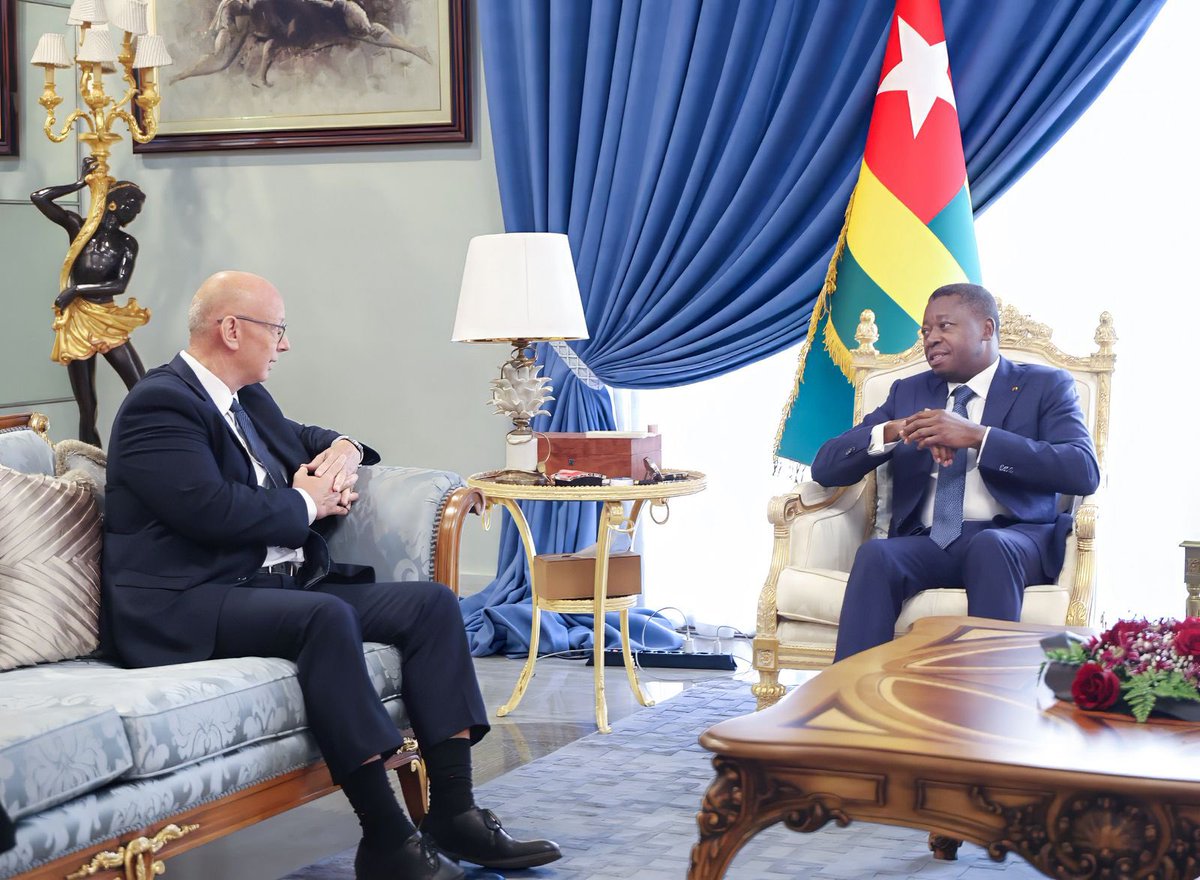 presidencecstg's tweet photo. Le Président du Conseil, @FEGnassingbe, s’est entretenu, ce vendredi 25 septembre 2026, avec l’ambassadeur de Hongrie au Togo, Tamás Fehér Endre.

Au cours de cette rencontre, le diplomate hongrois a salué l’excellence des relations entre Budapest et Lomé et exprimé la volonté de son pays d’accélérer la mise en œuvre des projets d’intérêt commun, notamment dans les secteurs de l’eau et de l’assainissement.

https://t.co/UfgJhPLuFq