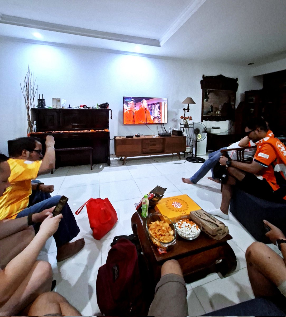 HollandersIndo's tweet photo. Last night we support @OnsOranje in first match @UEFAEURO #NationsLeague 2026/27 against Germany!
🇳🇱🔶🦁
#HollandersIndonesia
#AllemaalAchterOranje
@KNVB
@NDJ_Official
@TeamNLtweets
@gerritsen_marc
@NLinIndonesia
@VI_nl
@433
#OnsOranje
#NothingLikeOranje
#UNL
#NedGer
#TeamNL https://t.co/a6Rsb1riaz