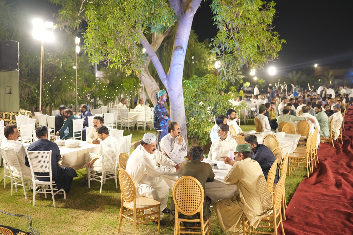 FaizullahK64113's tweet photo. پی ایس-61 کے ایم پی اے اور سندھ کے سینئر وزیر شرجیل انعام میمن کی جانب سے راؤل ہاؤس راہوکی میں حلقۂ انتخاب کے عوام کے اعزاز میں عشائیہ دیا گیا۔ اس موقع پر عوام سے ملاقات کی، ان کے مسائل سنے اور حل کے لیے ضروری اقدامات کی یقین دہانی کرائی۔
@sharjeelinam https://t.co/QYVtCjI1N0