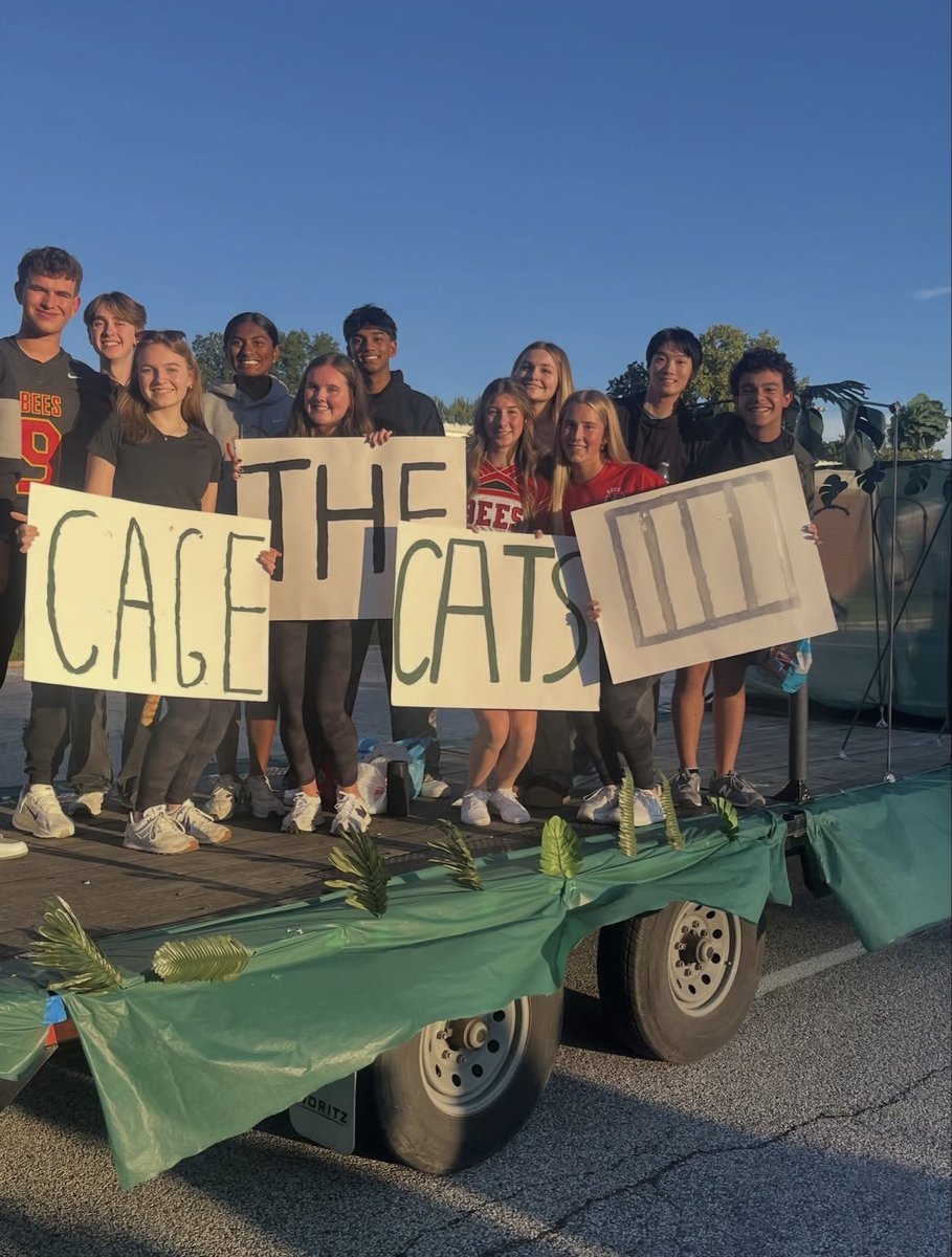 bbhcsd's tweet photo. Highlights from the annual Homecoming Parade and Bonfire! 🏈🎶Tonight's Homecoming Game against Mayfield HS will kickoff at 7 pm at BBHHS and will include a special halftime performance featuring the Marching Bees and Alumni Band! Go BEES! 🐝 https://t.co/KqC91yhIa1