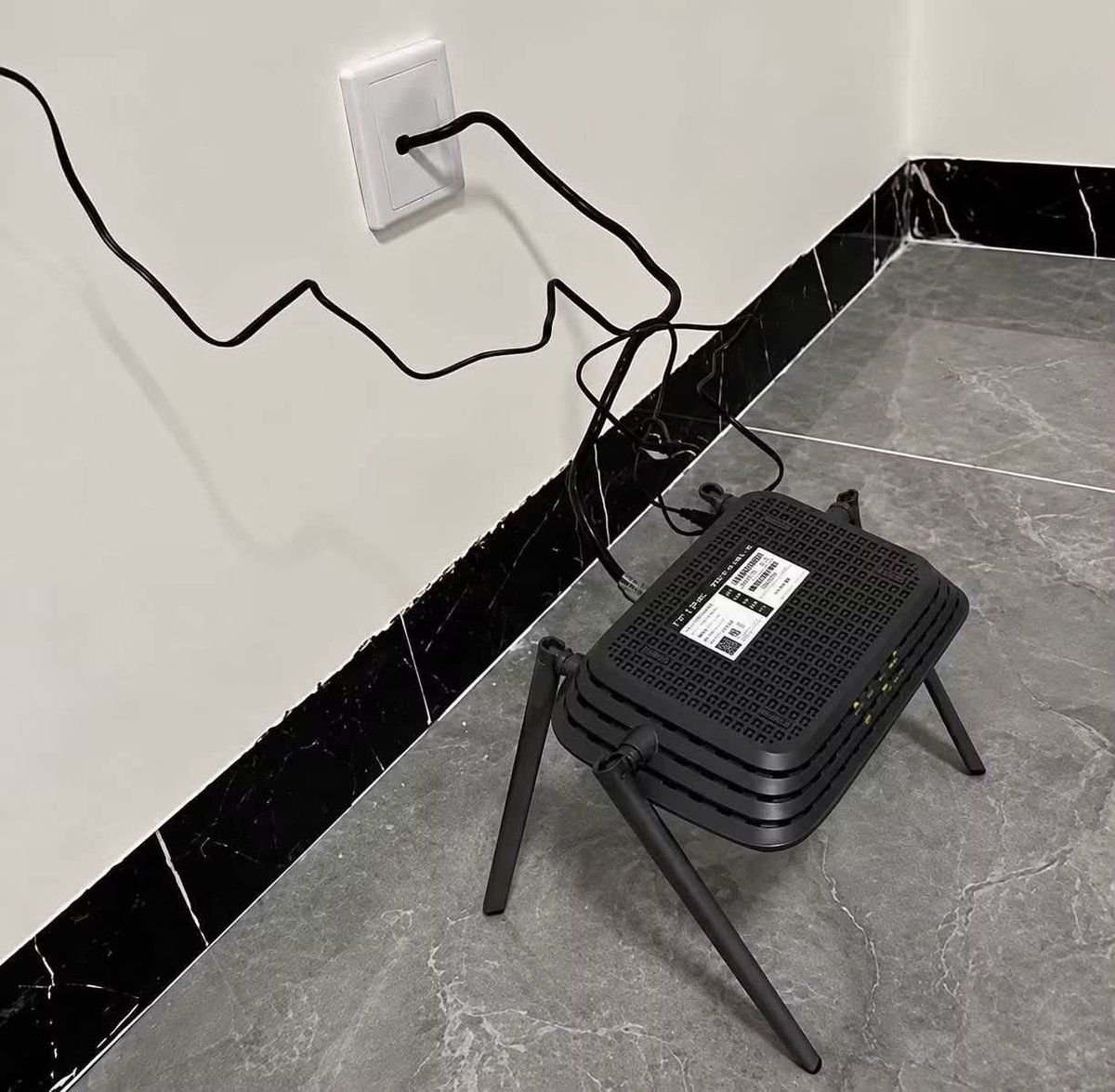 mouseio's tweet photo. Δεν είναι αράχνη. Αλλά φτιάχνει το δικό του δίκτυο!! https://t.co/ZehAtuatwL