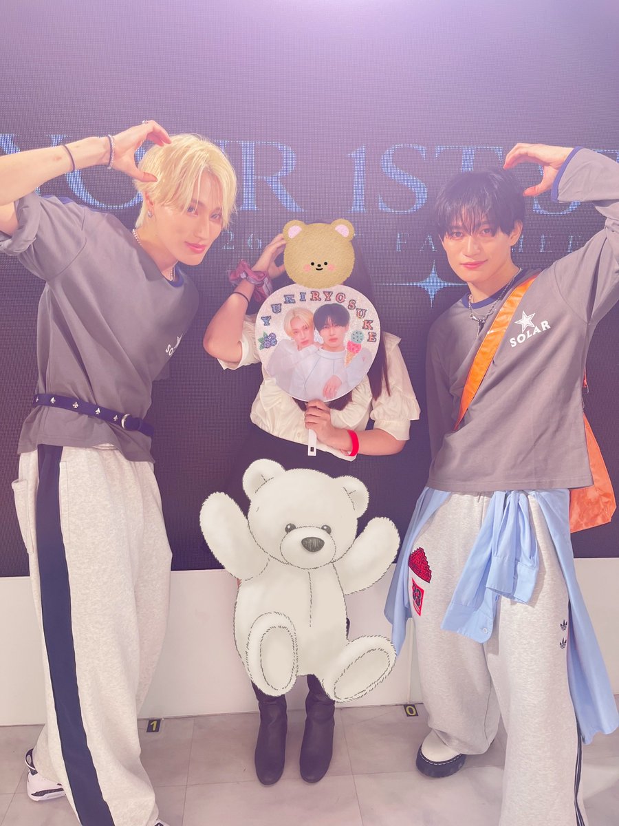 Hana_yuluna34's tweet photo. 829の思い出✨️(すっごい時差🙏)
パフォーマンスも素敵過ぎて楽しかったなぁ♪
「You&i」また聴きたいけどもう聴ける機会ないのかな?🥲
うちわいっぱい褒めてくれて幸せだし
お手紙まで褒めてくれるのも優しい☺️
いっぱい仲良くなれて嬉しいよぉ🥹
ありがとう♪
#YOUR
#YOUOUR https://t.co/e12McP4oOJ