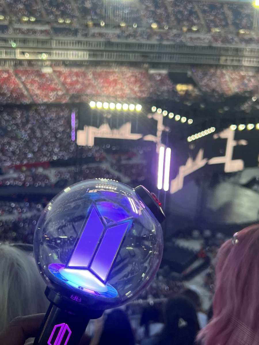 briannasworlddd's tweet photo. @bangtan_dailyy saw them in foxboro/boston n1, new army if anyone sees this lets be mutuals 👉🏾👈🏾 https://t.co/r73djpIyem