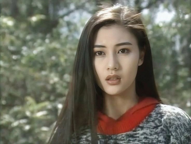 hitnnie's tweet photo. i've always thought of her that way! her beauty is so unique and striking just like those 90s hong kong actresses. she has such a distinct vibe https://t.co/J6EWZQaf3e