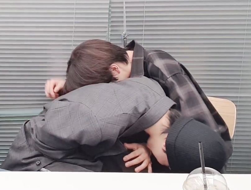 heejakeupi's tweet photo. jake must be so soft to hug ☹️ https://t.co/0EFu1v0set