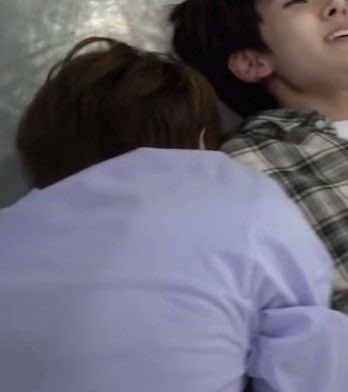 heejakeupi's tweet photo. jake must be so soft to hug ☹️ https://t.co/0EFu1v0set