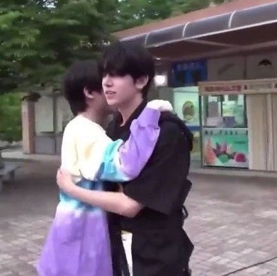heejakeupi's tweet photo. jake must be so soft to hug ☹️ https://t.co/0EFu1v0set