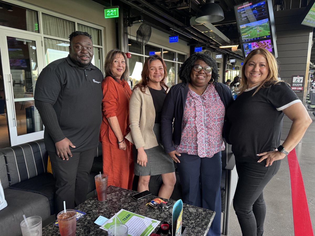 ESFCU's tweet photo. Our Ambassadors enjoyed their evening at the Maryland|DC Credit Union Association’s Suburban Chapter Golf Fundraiser, benefiting Children’s Miracle Network.

We appreciated the opportunity to support a meaningful cause and spend time as a team while giving back to the community. https://t.co/XJMb0cVajU
