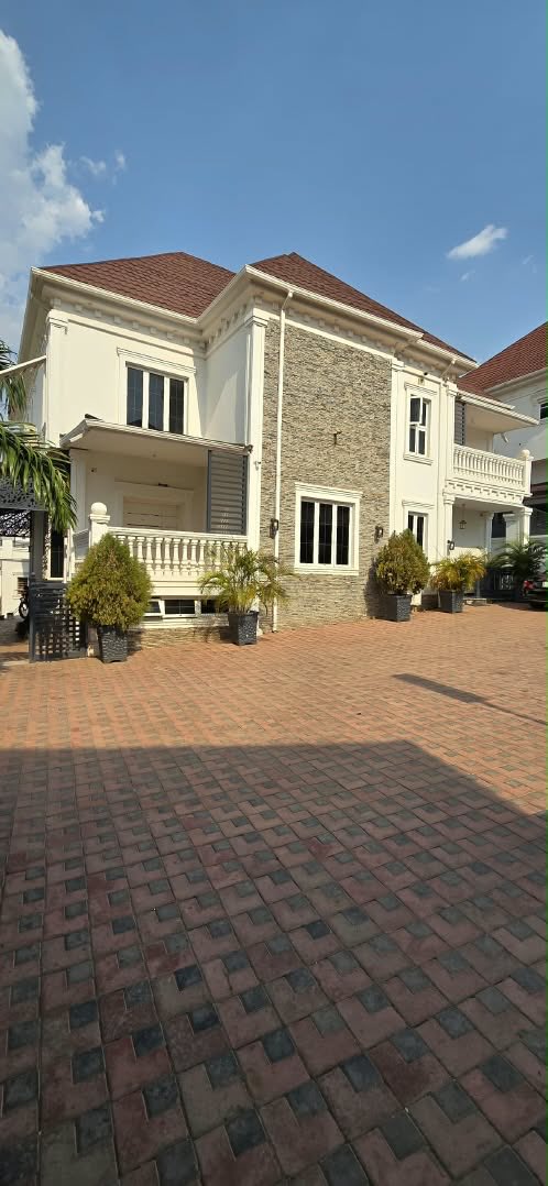 PraiseDynasty_'s tweet photo. 🏡 FOR SALE | IDU, ABUJA

Luxury 5-Bedroom Fully Detached Duplex + basement room, on 1,047sqm.

📍 Close to Nizamiye Turkish Hospital
💰 ₦670M
🚗 8-Car Parking | Large Garden | Swimming Pool

Direct to Owner’s Mandate.
#PraiseDynasty_
#iduabuja
#realestateinvestments https://t.co/tDmPy7RxqV
