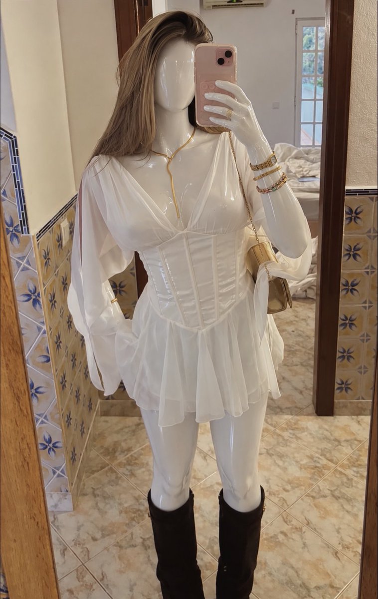 AriBotMaster's tweet photo. The plastic dawn is a reality; every morning I wake up and see new mannequins appear before me, and I store them in my warehouse.~ https://t.co/kEe9MNQSqJ