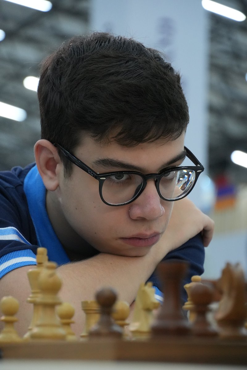 hernansartori's tweet photo. ¿Qué tenés que hacer mañana a las 7?
Largá todo. No te podés perder el duelo más esperado.

Olimpíada de #ajedrez
Penúltima rueda
Turquía vs Argentina.

Blancas: Yagiz Kaan Erdogmus, mejor juvenil del mundo: 15 años y 2716 de ELO.
Negras: Faustino Oro, la bestia: 12 años y 2537. https://t.co/BO2wF3i07f
