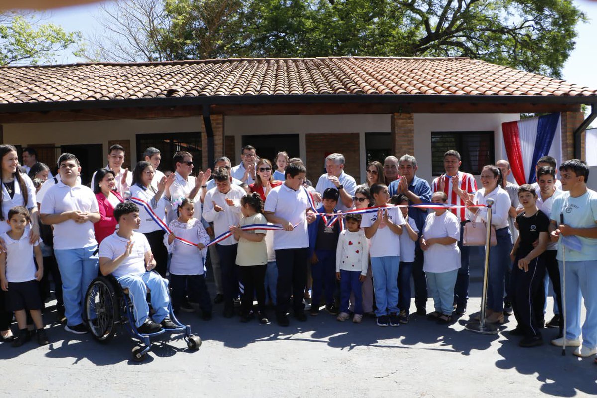 MECpy's tweet photo. Esta iniciativa refuerza la innovación curricular iniciada en 2023, orientada al desarrollo de competencias reales y al enfoque de “aprender haciendo”, conectando los conocimientos del aula con vivencias directas del sector profesional. https://t.co/VHgpNxiuSB