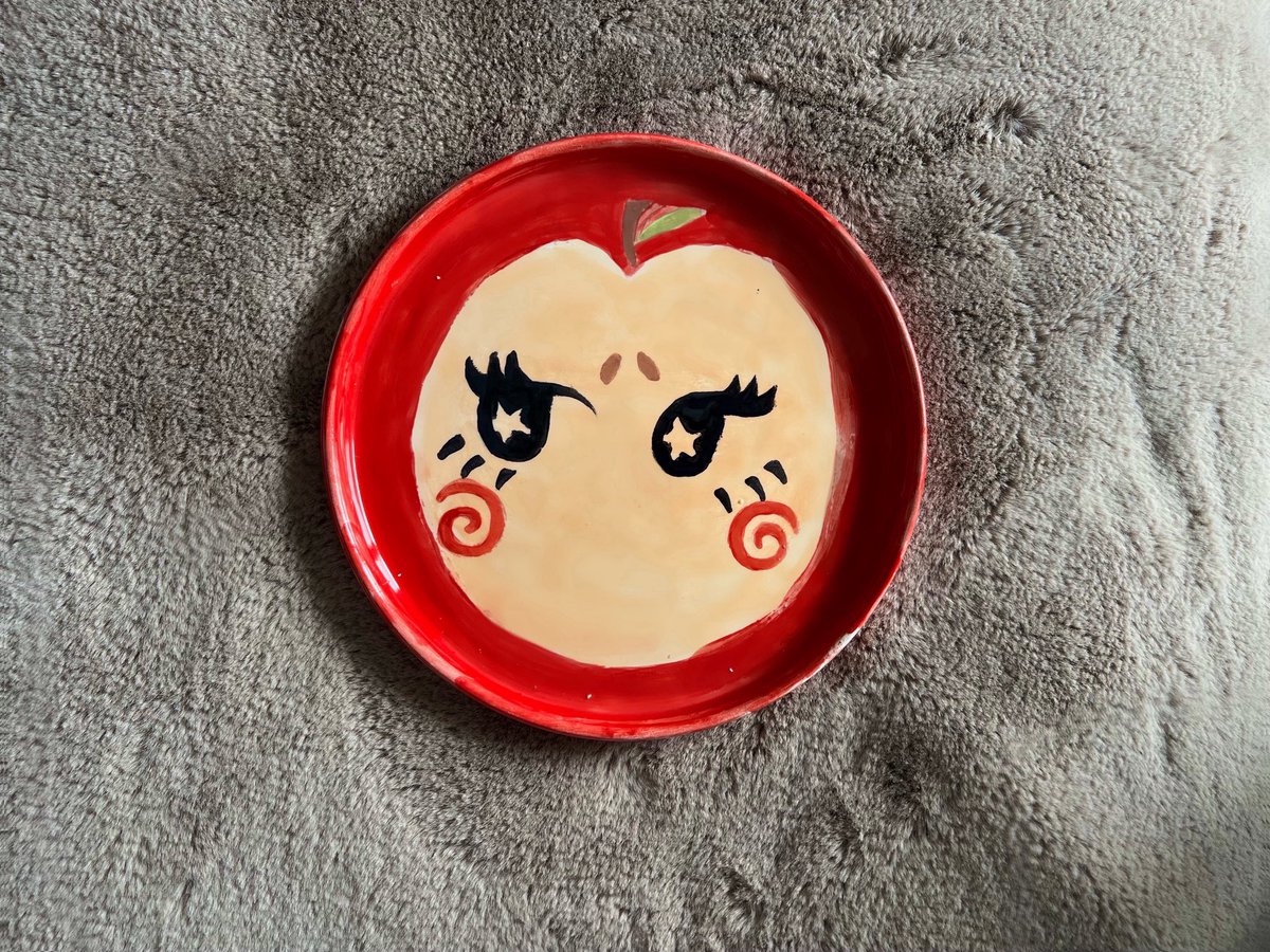 deeartrish's tweet photo. this is the first ceramic that I’ve ever painted !! #cute  not perfect but fi really love it https://t.co/n8dwN07jVs