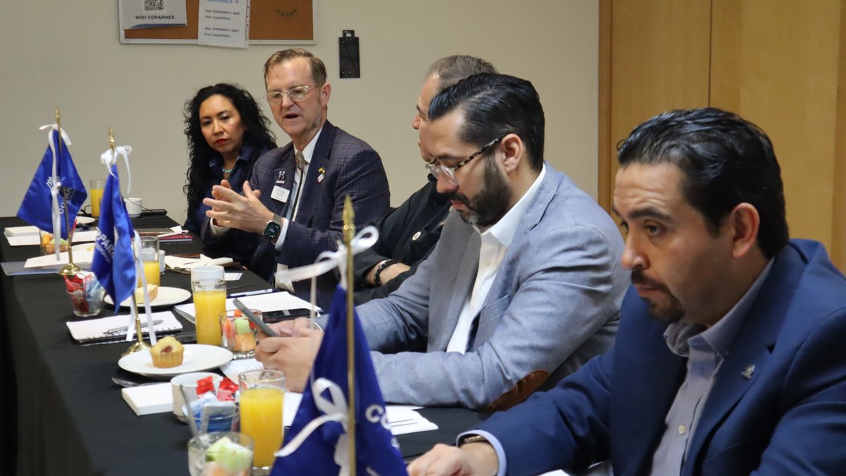 CoparmexCUU's tweet photo. 🌎🤝 ¡Nueva alianza empresarial! 

Junto a @CoparmexCuauhte firmamos un acuerdo con la Cámara de Comercio Hispana de Albuquerque para impulsar negocios e inversión, con apoyo de nuestra Comisión de Asuntos Internacionales y el Municipio. 🇲🇽🇺🇸📈 https://t.co/0g2wIm63QN