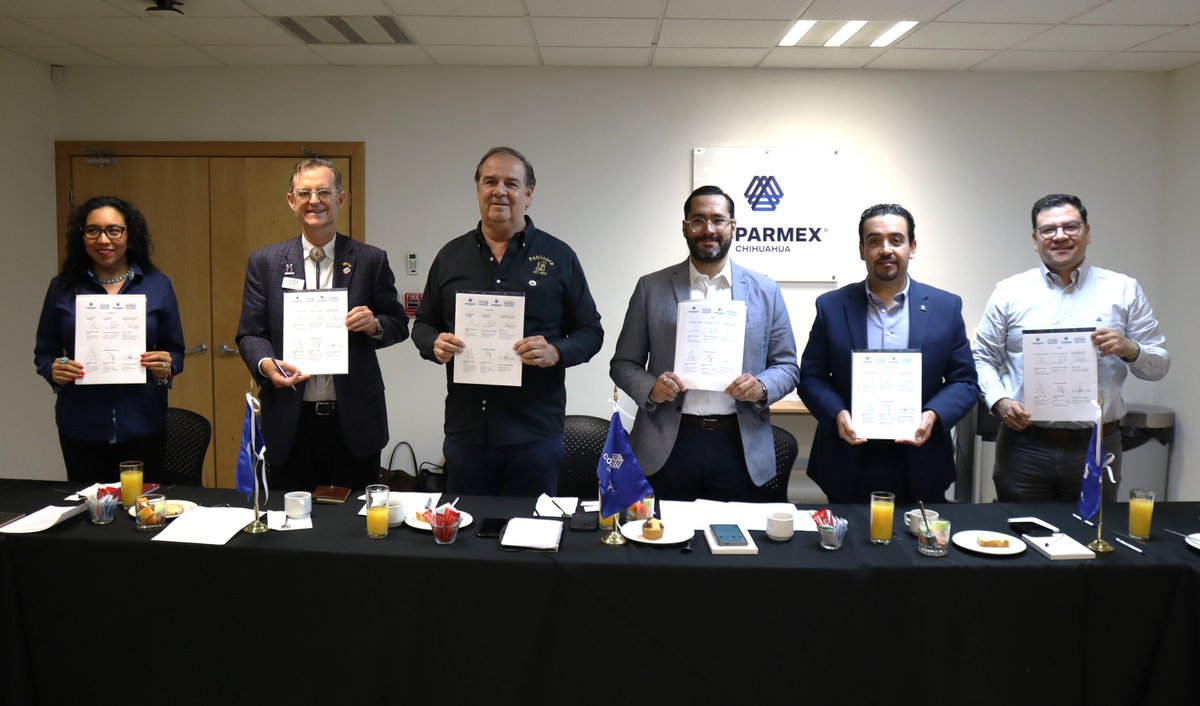 CoparmexCUU's tweet photo. 🌎🤝 ¡Nueva alianza empresarial! 

Junto a @CoparmexCuauhte firmamos un acuerdo con la Cámara de Comercio Hispana de Albuquerque para impulsar negocios e inversión, con apoyo de nuestra Comisión de Asuntos Internacionales y el Municipio. 🇲🇽🇺🇸📈 https://t.co/0g2wIm63QN