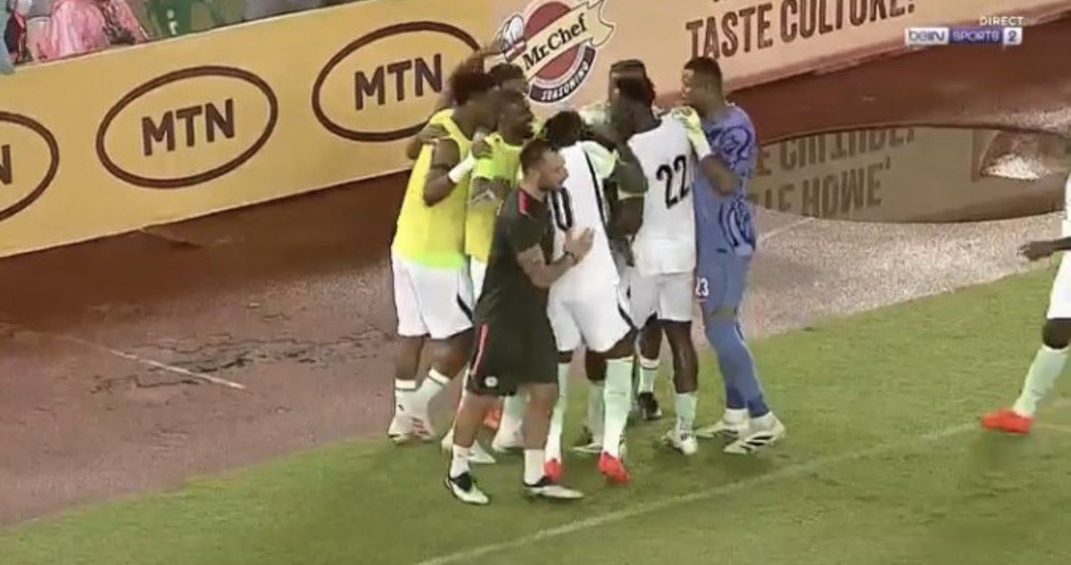 shaphub365's tweet photo. Nigeria GOAL!
⚽ Moses Usor
🅰️ Semi Ajayi 
⏱️ 65'
🇳🇬 Nigeria [2]–[1] Madagascar 🇲🇬

Follow @ShapHub365 for more ⚡️

Norway | Mavo | Suger Eagles | Portugal | Saka | Madrid | Clipur | Ballon | Erica | Campari | Netherlands | Alex Otti | Ronaldo #NGAMAD #AFCONQualifiers
#NGAMAD https://t.co/VxKIAD1zLg