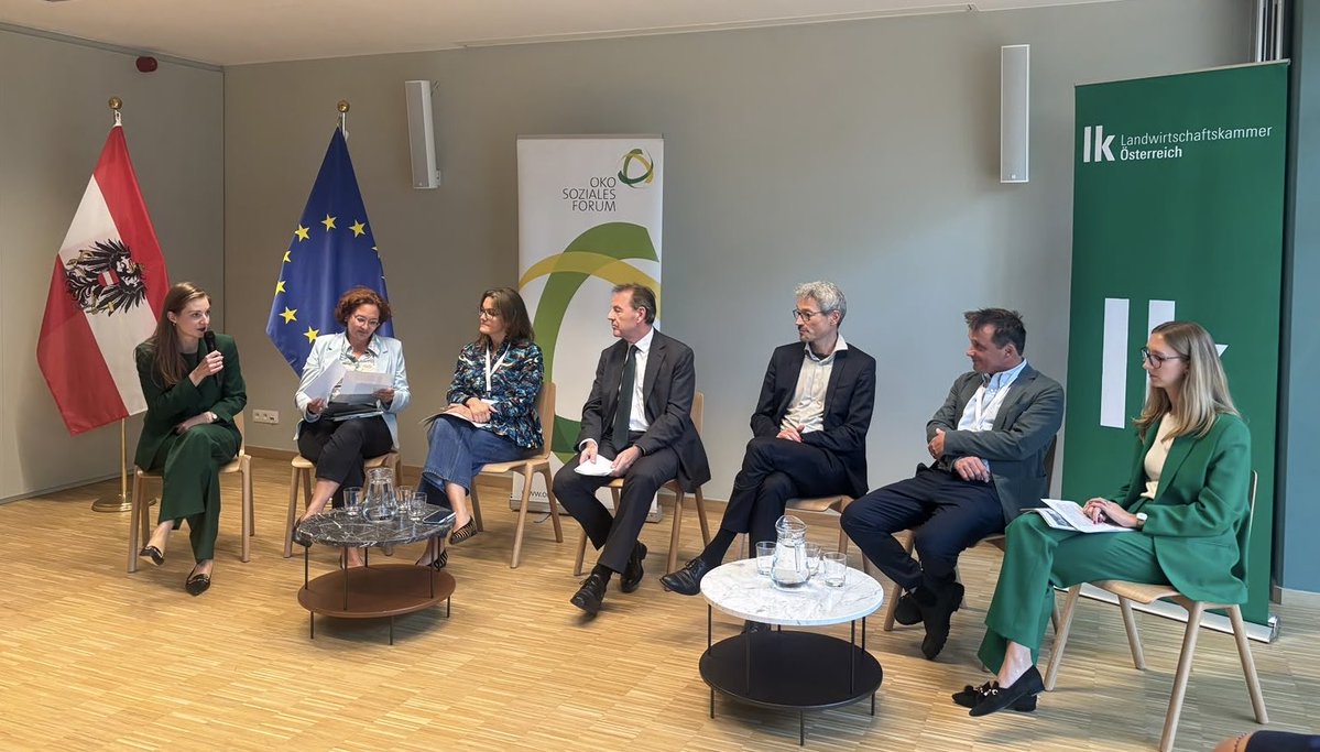 AustriaatEU's tweet photo. Botschafter Franz Wirtenberger eröffnete im ÖsterreichHaus die Veranstaltung „Talk or Lose?“ von LKÖ, EU-Umweltbüro und Ökosozialem Forum. Im Fokus: Dialog zwischen Landwirtschaft und Umwelt, unterschiedliche Perspektiven und gemeinsame Lösungen.
#TalkOrLose #Landwirtschaft https://t.co/mwaV7Dv8bZ