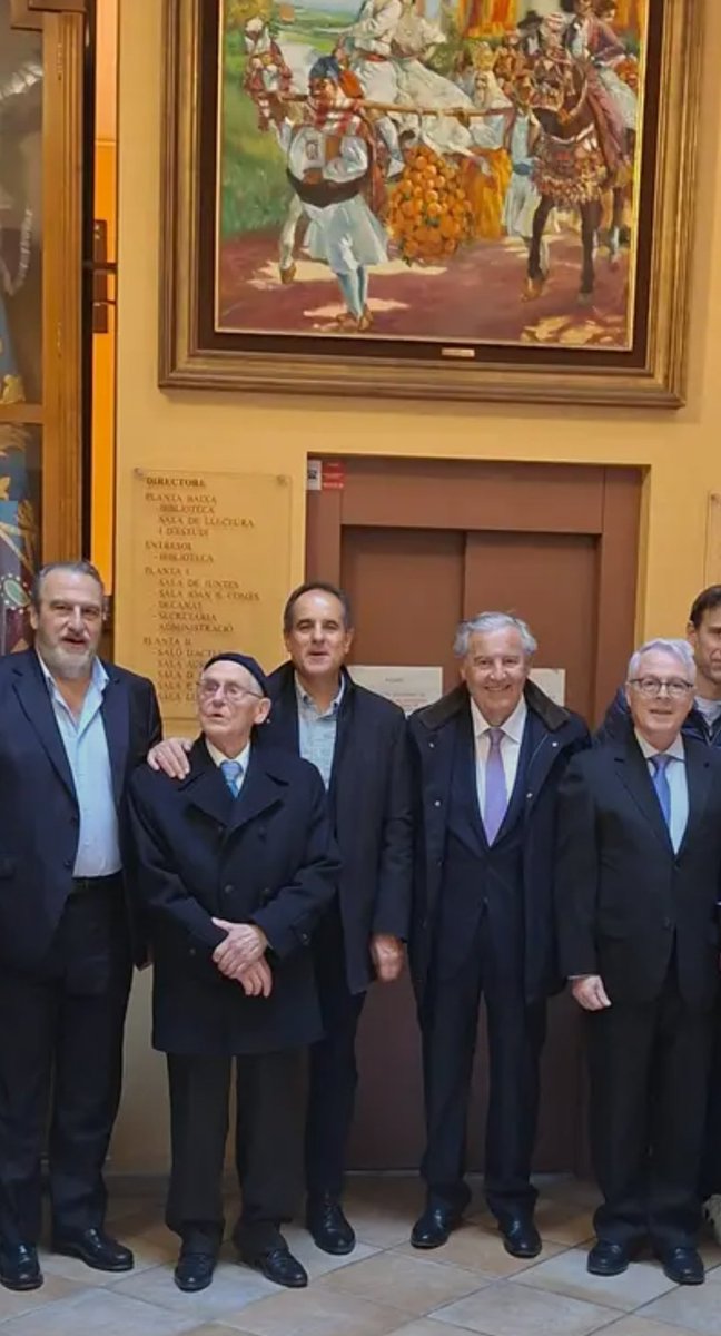 Sentandreu's tweet photo. El proximo jueves tenemos una cita con la historia. Para desentrañar uno de los grandes misterios de la historia el año pasado nos acompañó en el acto de apertura de Curso de la Real Academia de Cultura Valenciana el Excmo. Sr.D. Cristóbal Colón de Carvajal y Gorosábel, Duque de Veragua y cabeza de la Casa Colón. Este año será el eminente genetista D. José Antonio Lorente Acosta, Catedrático de Medicina Legal y Forense de la Universidad de Granada, Director del proyecto Cristóbal Colón ADN su verdadero origen. El acto, en la lonja de Valencia, es el inicio de la recta final de una controversia que ha tenido en vilo a la historiografía, la genética, la diplomática y la paleolinguística en torno al verdadero origen de Cristóbal Colón.