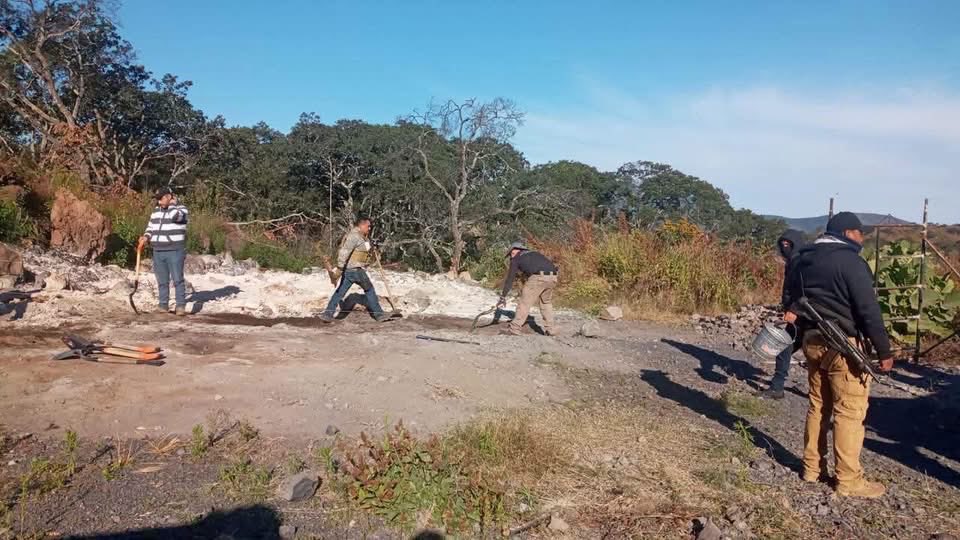 Alexis33kkk's tweet photo. @lobonegro1727 @Chescan4 Andele pues wey en la primera imagen se mira el cerro de villa jimenez esta alado de zacapu mira esto tambien es montaje ? https://t.co/iDHfWbQacn