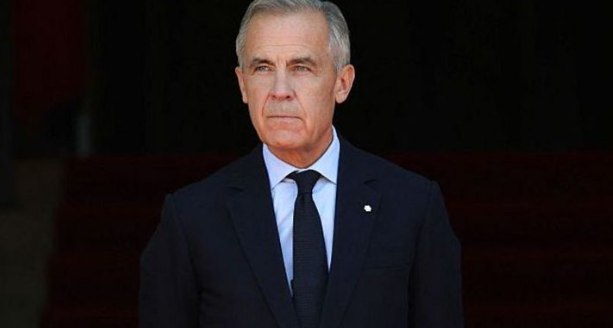 MOSSADil's tweet photo. 🚨 CANADA PREPARES CONTINGENCY PLANS FOR POSSIBLE U.S. INVASION

Canadian PM Mark Carney says Ottawa has prepared contingency plans for the possibility of a U.S. military invasion amid escalating trade tensions.

Carney stressed it is not considered likely: “It’s not the central scenario, but it would have been irresponsible not to do it.”

The disclosure comes as U.S.-Canada relations deteriorate over tariffs and trade restrictions.

@c14english