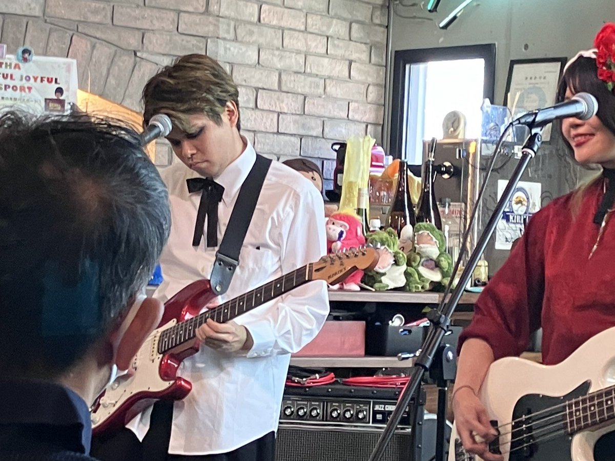 dir_pon_grey's tweet photo. 今回は髪をカラースプレーで金色にしてライブした。
演奏面の課題は山積み。
これからも頑張ろう。 https://t.co/4NHK8iHiLk