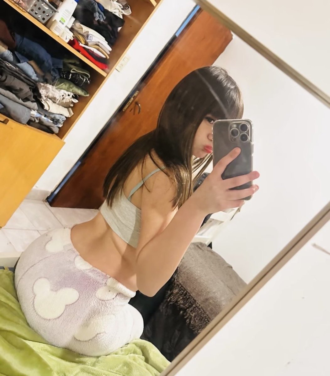 Abrilhlkl's tweet photo. Alguien que me saque el pijama y me de por el culo? https://t.co/kmVBN4FmH4