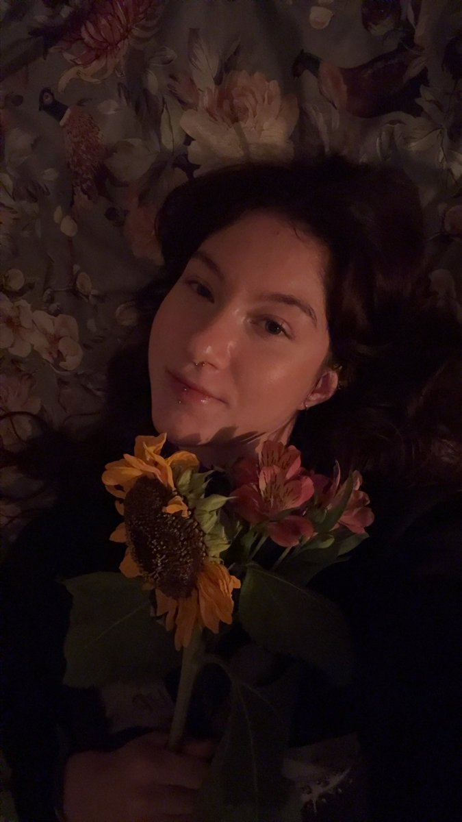 slutfornesteaaa's tweet photo. Couldn’t choose so you get two of me lmfao 

#lunéselcaday #lsd https://t.co/dK2xPIxnll