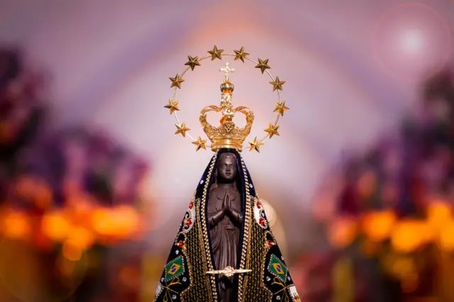 ivanildoiii's tweet photo. Flávio Bolsonaro nem foi eleito e já conseguiu um milagre:

fez toda sorte de comunista, ateu, e místico passar a se importar com Nossa Senhora de Aparecida.

Não tem jeito: Satanás só se levanta para cair. https://t.co/ug3DsQpamf