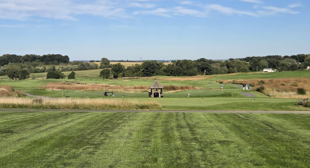 FromTheProShop's tweet photo. Calm before the storm... WIND has entered the chat. https://t.co/sYUT7WwdfF https://t.co/nC4QV0v8k6