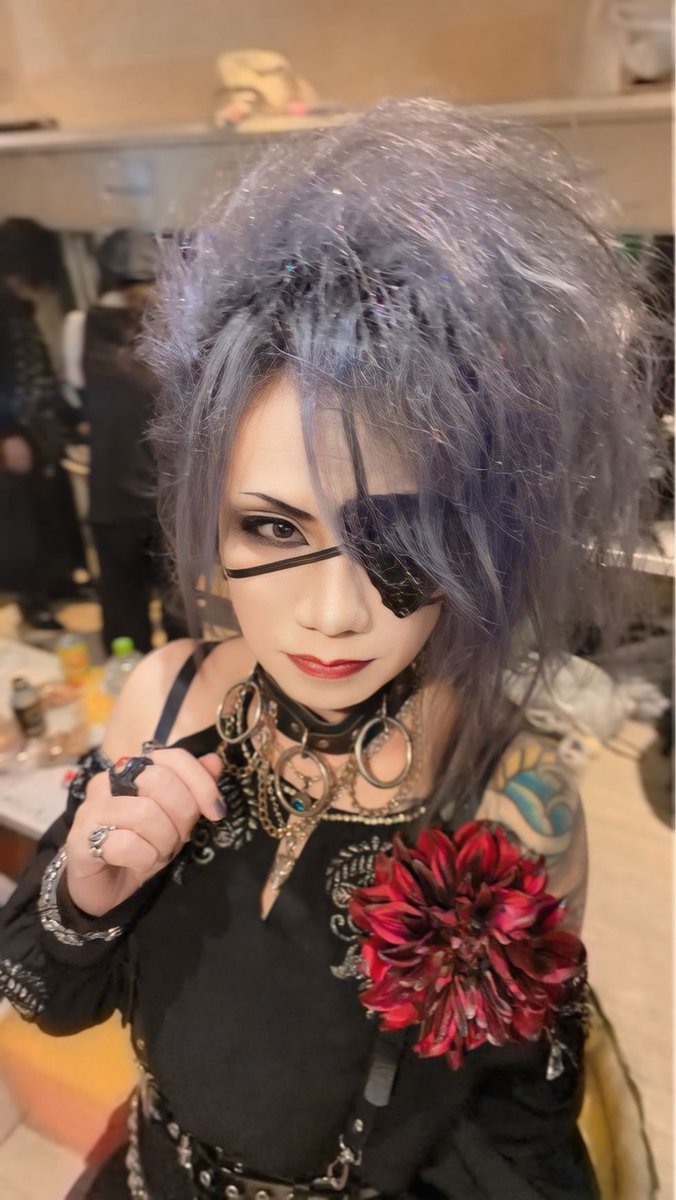 artcube_z's tweet photo. 2ヶ月に及んだバーニングソウルツアー❤️‍🔥

Redo(レド)のメンバーへの信頼と、より好きになった濃い時間となった！

そして皆んながいつ来ても声を出したり、暴れたり、恥ずかしがり屋でも目を見ていれば真剣に見ていることはわかるゆっくり見ててもいいよ、そんな心を置ける大切な場所として守っていかなければならない空間だと確信した！

例えばミスイも少し休みを取るようだが、彼らがいつでも戻って来れる場所を俺たちも守っていくよ。
それだけではない、今回参加してくれた素敵なバンドたちもまだまだ燃え上がるほどに戦える場所を俺たちは大きくしていこう！！

今回色々な場所でオーディエンスと一体になって作ってきた空間があったからこそRedo(レド)は強くなれたしバンドとしても強く格好よく進化を遂げた！

また次に俺たちを観るときにはより進化を見せたステージを届けるよ🔥

いつでも、何度でも俺たちの作る場所で再びスタート出来るそんな空間がある事を覚えておいてくれ。

そんな場所を永遠に大切に守っていく！

ありがとう❣️

またライヴで一緒に遊ぶことを約束しよう！

今日のライヴを少し残しておくよ

では、次のライヴで

(ｷ^ _☻*))y─┛ 夜露死苦ｯ!!