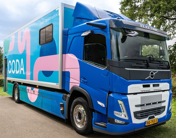 BLOKmedia's tweet photo. Volvo FM Electric voor de boekenbus van CODA in Apeldoorn https://t.co/ddhrJdpxUR https://t.co/yguGq3RYoy