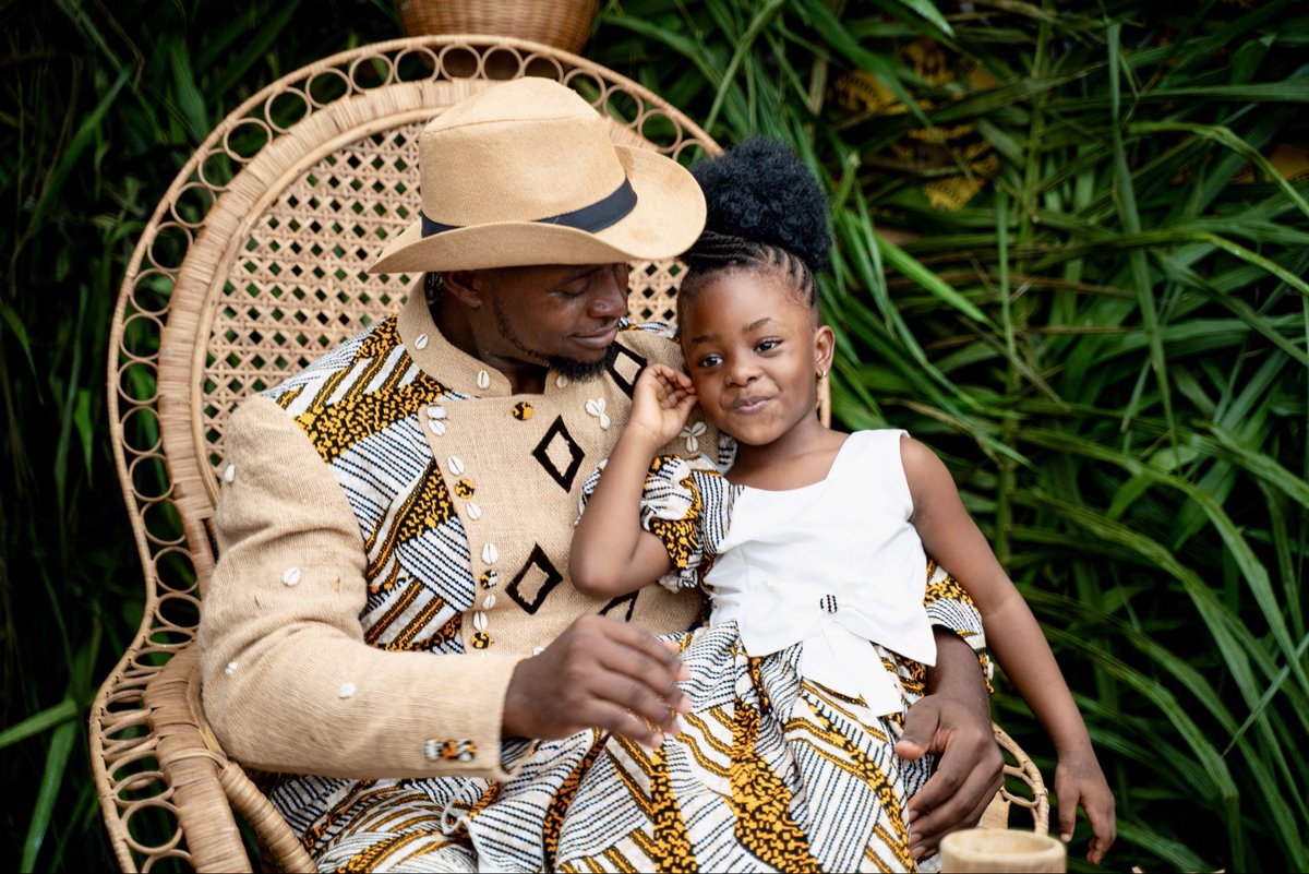 francalevin's tweet photo. Hoy en “colada en casamientos” viví una boda tradicional de la etnia Bubi en Malabo, Guinea Ecuatorial 

Es muy lindo poder identificar patrones comunes con elementos que vi en otros países a la vez que reconocer las especificidades 

Como me está gustado este país 🙌🏽🇬🇶 https://t.co/ABHiWMZFGv