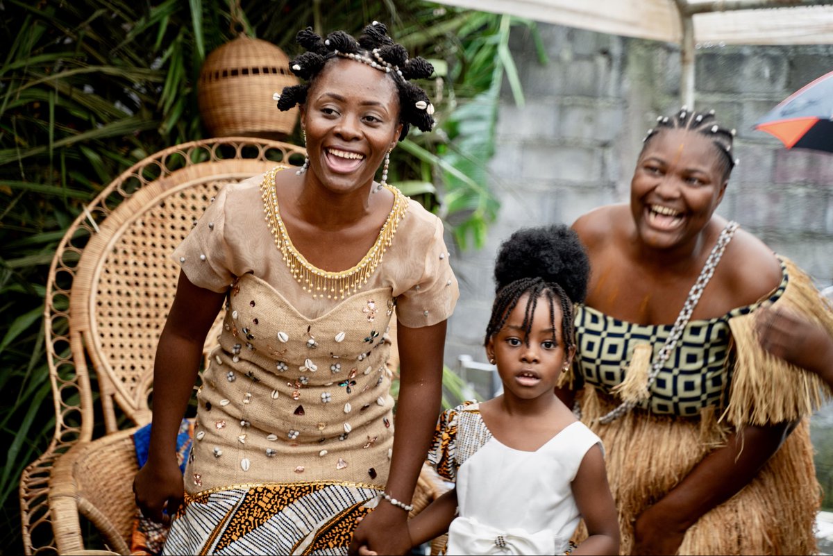francalevin's tweet photo. Hoy en “colada en casamientos” viví una boda tradicional de la etnia Bubi en Malabo, Guinea Ecuatorial 

Es muy lindo poder identificar patrones comunes con elementos que vi en otros países a la vez que reconocer las especificidades 

Como me está gustado este país 🙌🏽🇬🇶 https://t.co/ABHiWMZFGv