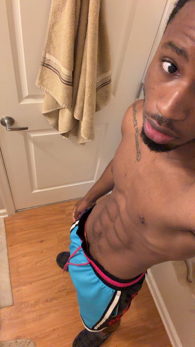 lowkeyethh's tweet photo. I got nice abs? https://t.co/w1sm0xAuJ3