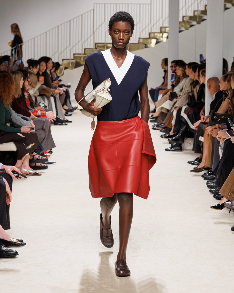 Tods's tweet photo. ITALIAN ATTITUDE
Among the looks from the Tod's Spring-Summer 2027 Women's Collection, the trench coat takes the scene alongside the Candy Bag, returning from the archives with a fresh, contemporary language.
Discover more at: https://t.co/XW2m13o3WM
Tod's Creative Director: Matteo Tamburini
#Tods #TodsSS27
